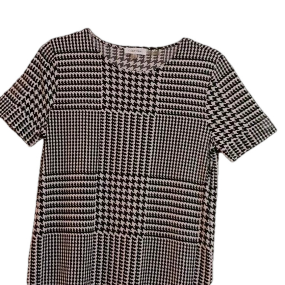 Calvin Klein- Medium-short sleeved black and white dress, a slit in each side - Picture 2 of 8